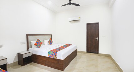 FabHotel Shiv Shakti Dham- Near Priyakant JU Temple (Lotus Temple ) Room Type - Deluxe Room