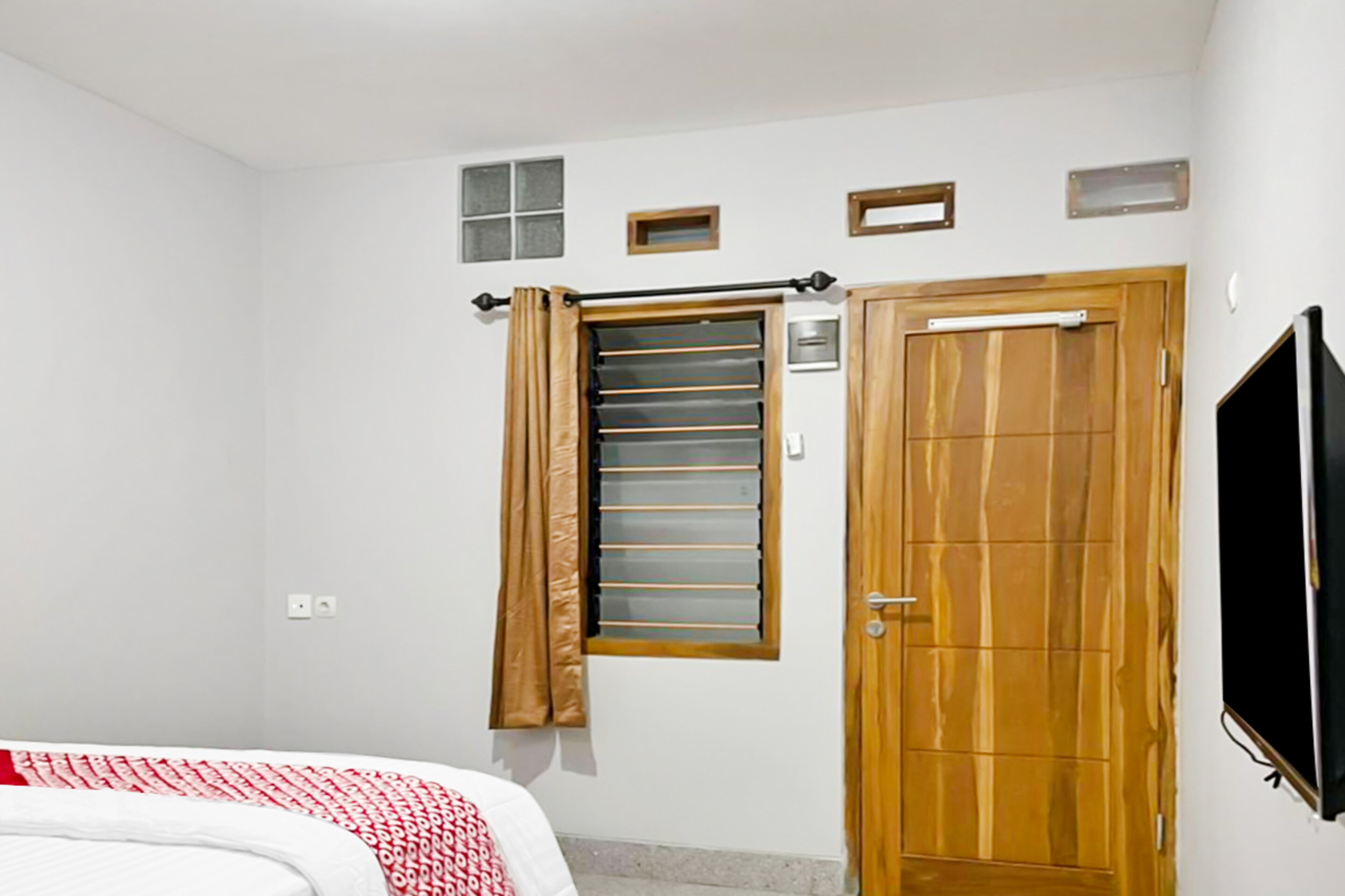 Hotel O Kbr Home - Tap to explore photos
