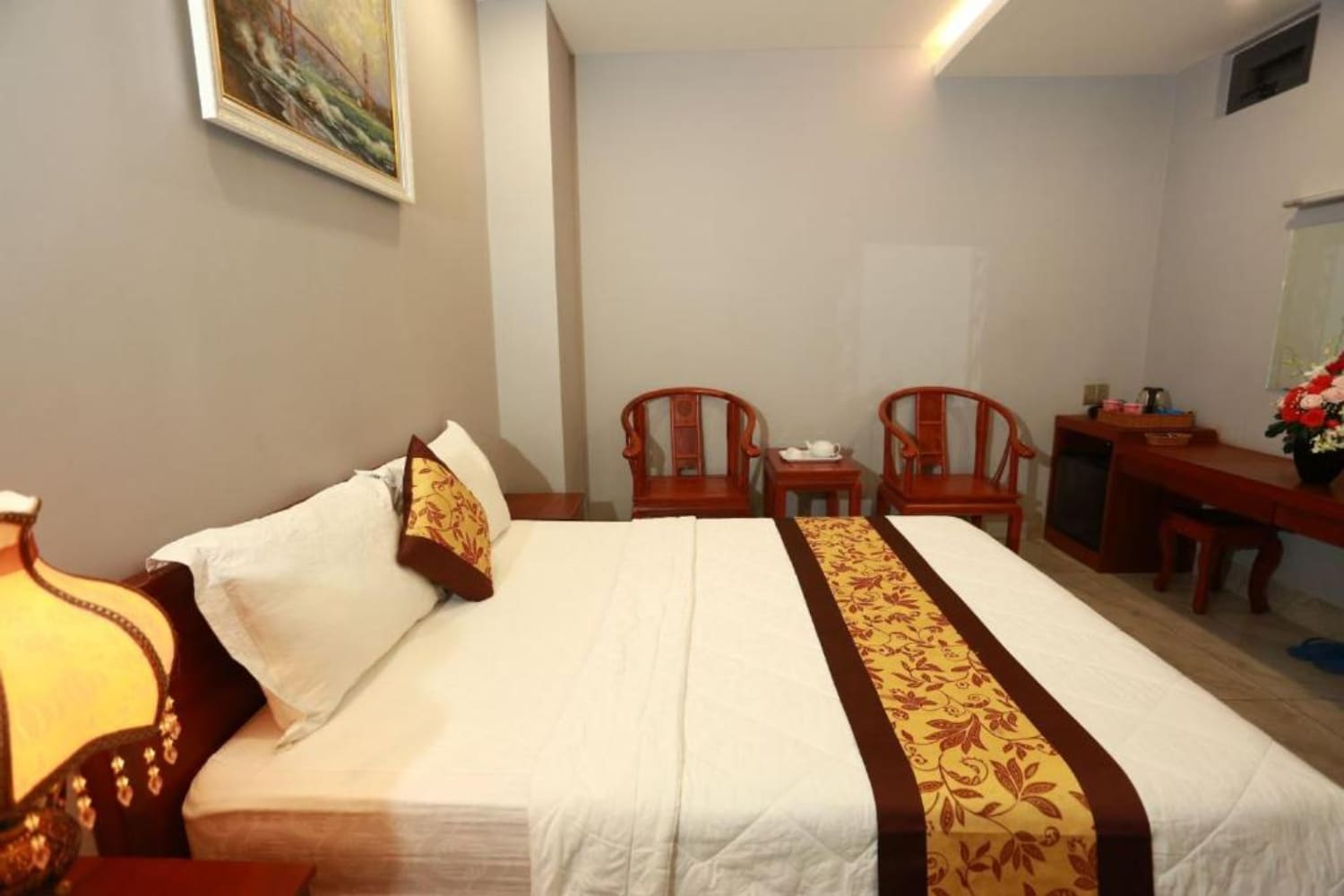 Thanh Tai Hotel 2 - Tap to explore photos