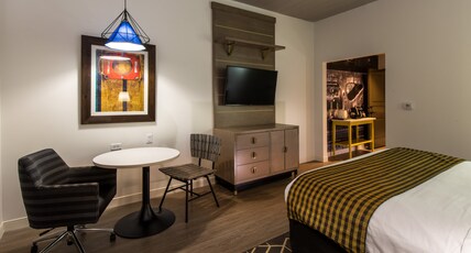 Hotel Indigo HATTIESBURG Room Type - 1 King Bed 1 Bedroom Suite Comm Access