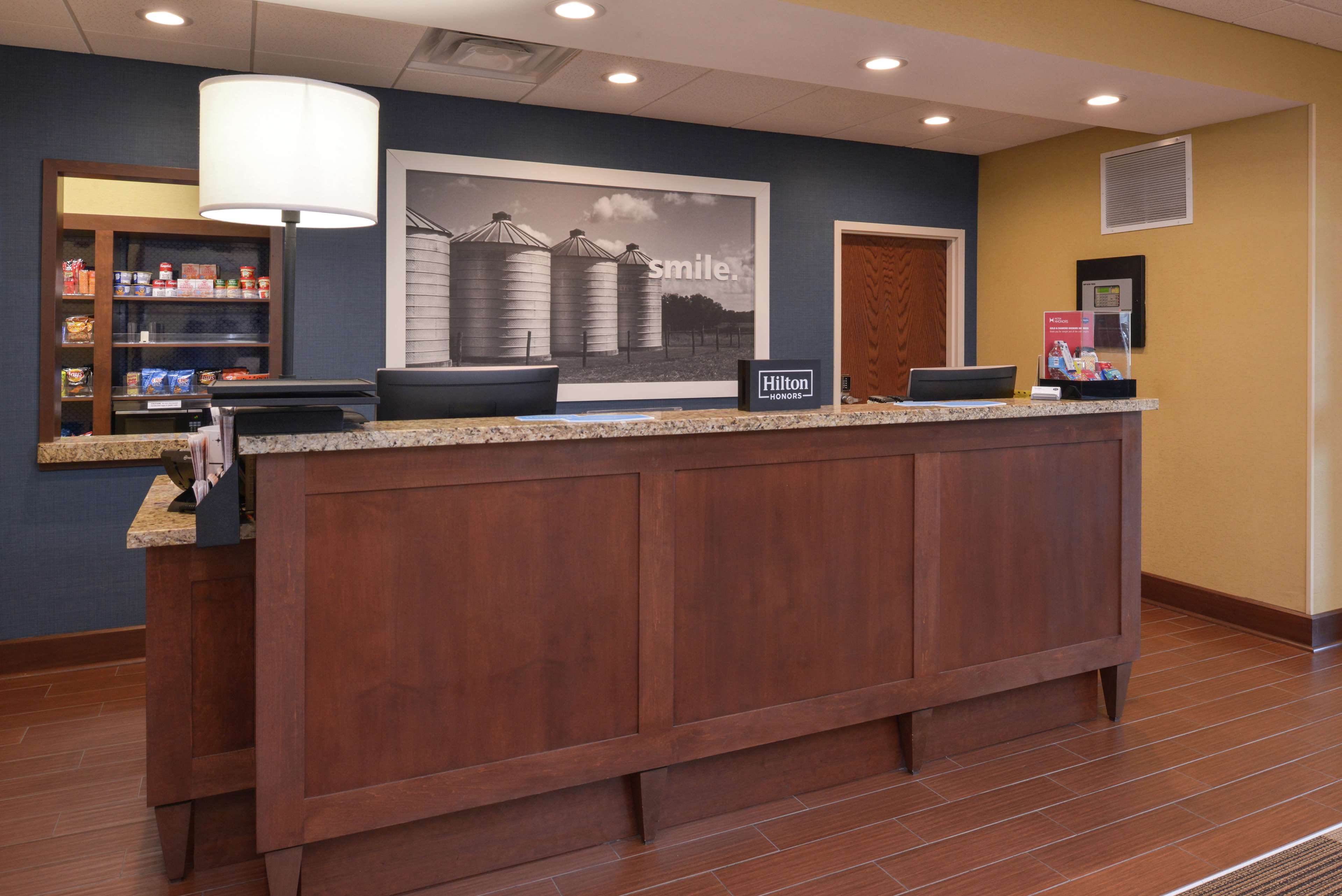 Hampton Inn & Suites by Hilton Lonoke - Tap to explore photos