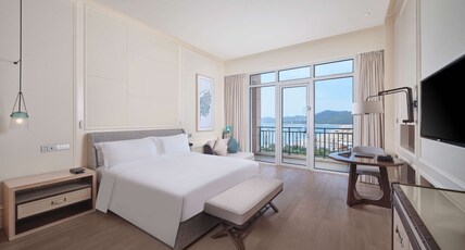 Hilton Dalian Golden Pebble Beach Resort Room Type - KING DLX OCEANVW W BALCONY