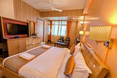 Orange Inn Stay | Rooms & Restaurant