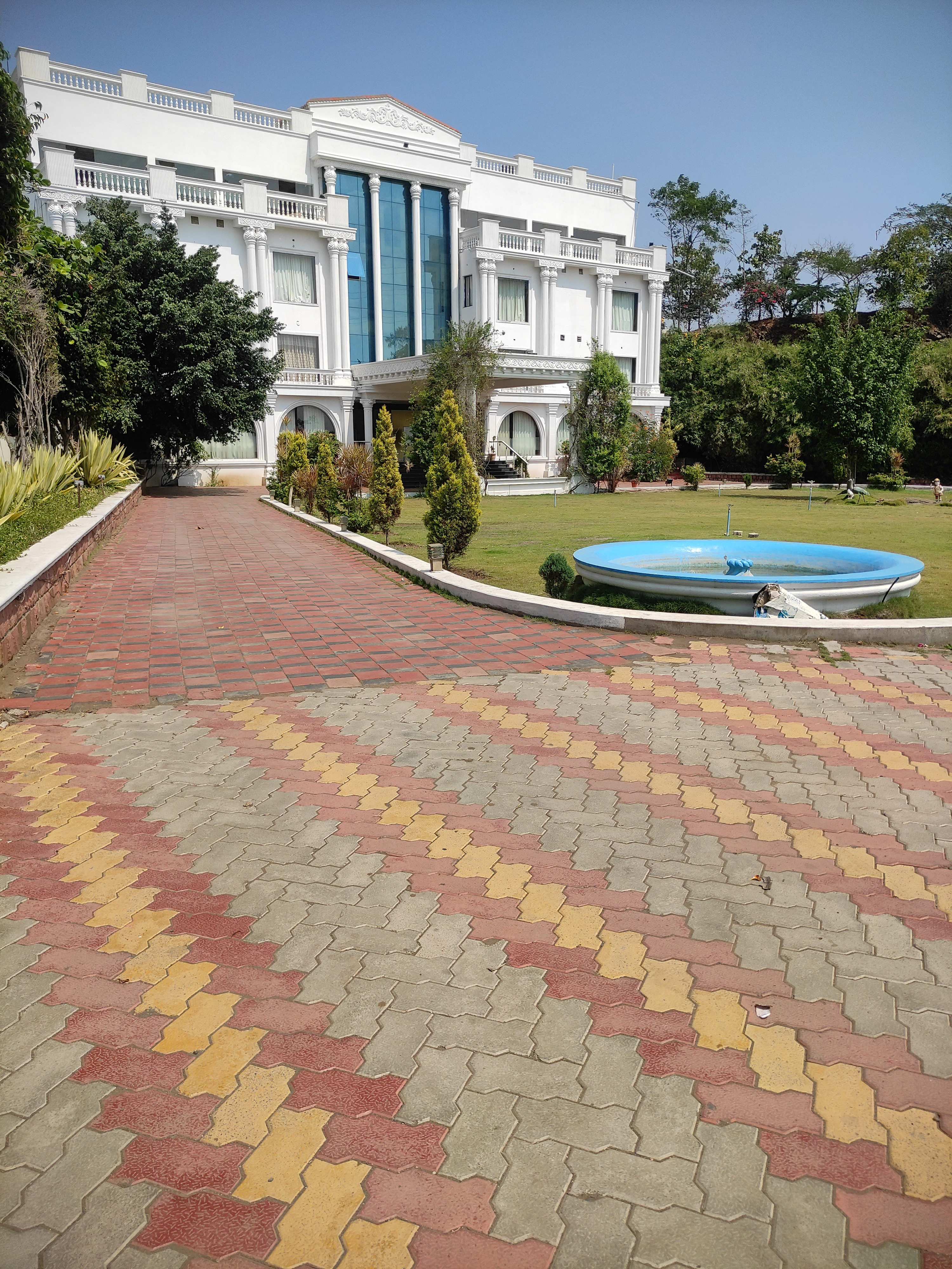 Hotel The park - Tap to explore photos