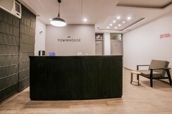 OYO 76804 OYO Townhouse 330