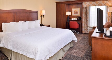 Hampton Inn by Hilton Elkhart Room Type - 1 KING BED NONSMOKING