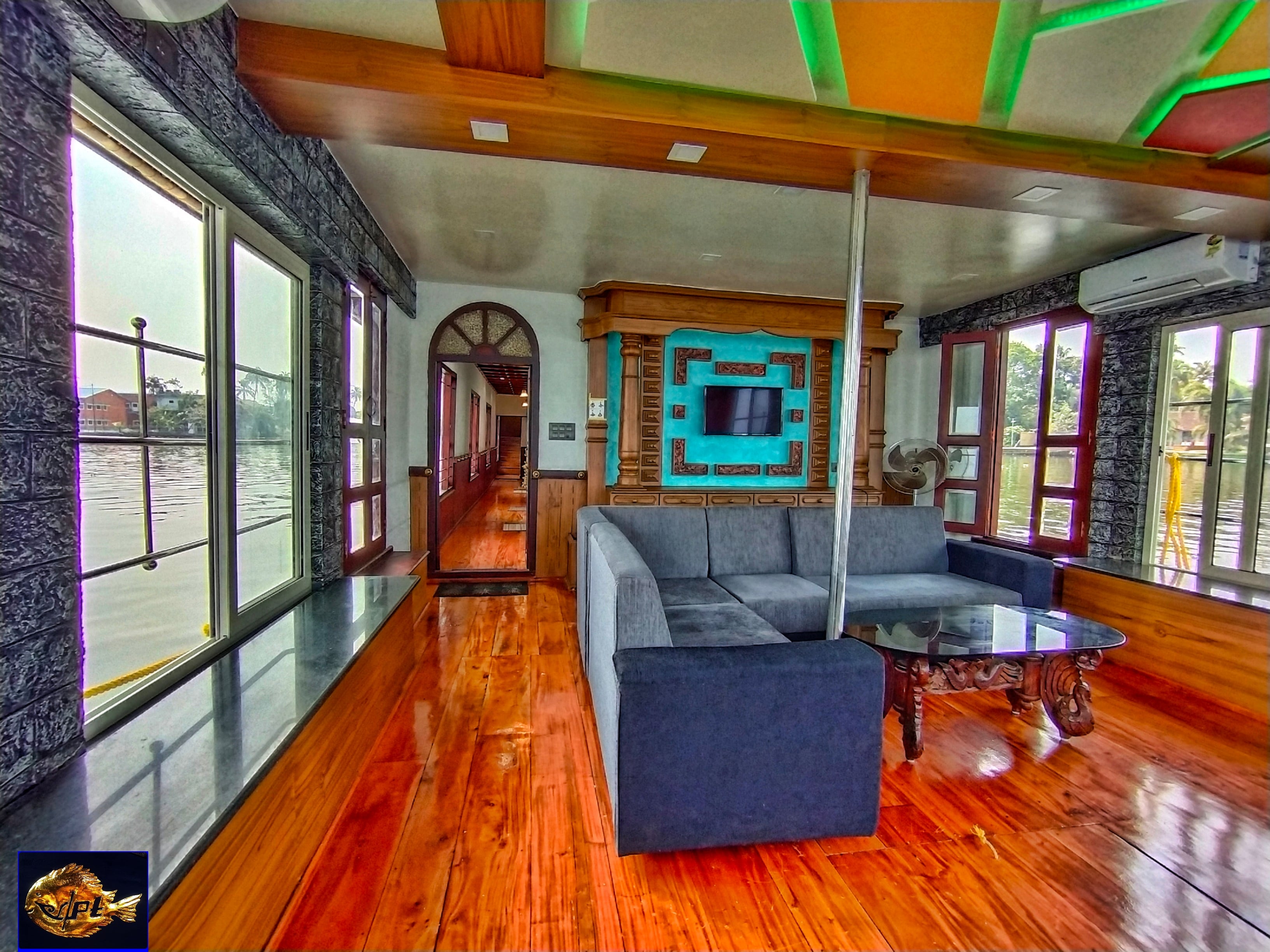 Pearl Spot Houseboat - Tap to explore photos