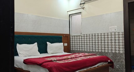 Hotel Gayatri Dham Near Prem Mandir Room Type - Deluxe Family Room