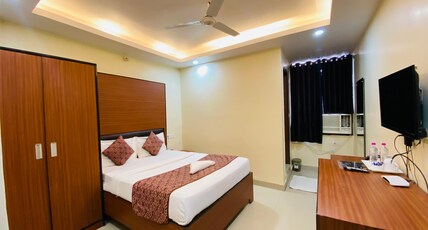 Hotel Kamat Inn Room Type - Deluxe Double Room