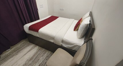 A R L Home Stay Room Type - Standard Room
