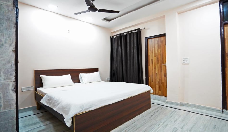 Hotel gurukripa palace - Tap to explore photos