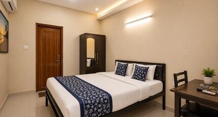 AVSHREE CROWN COMFORT STAY Room Type - DELUXE ROOM 8