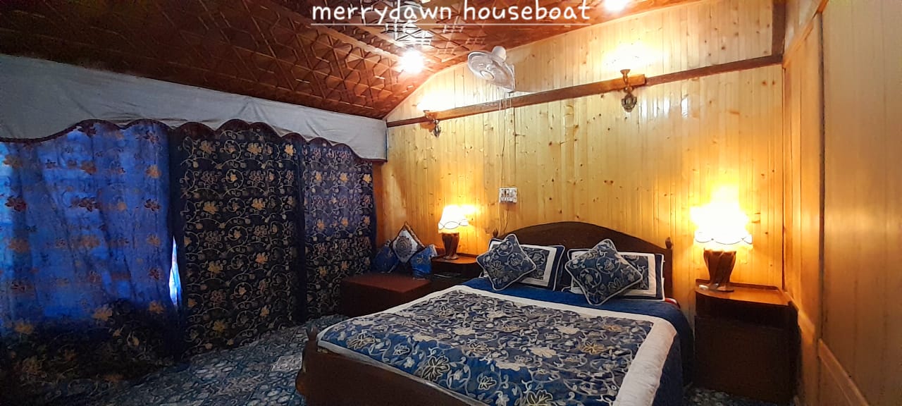 Houseboat Merry Dawn Srinagar - Tap to explore photos