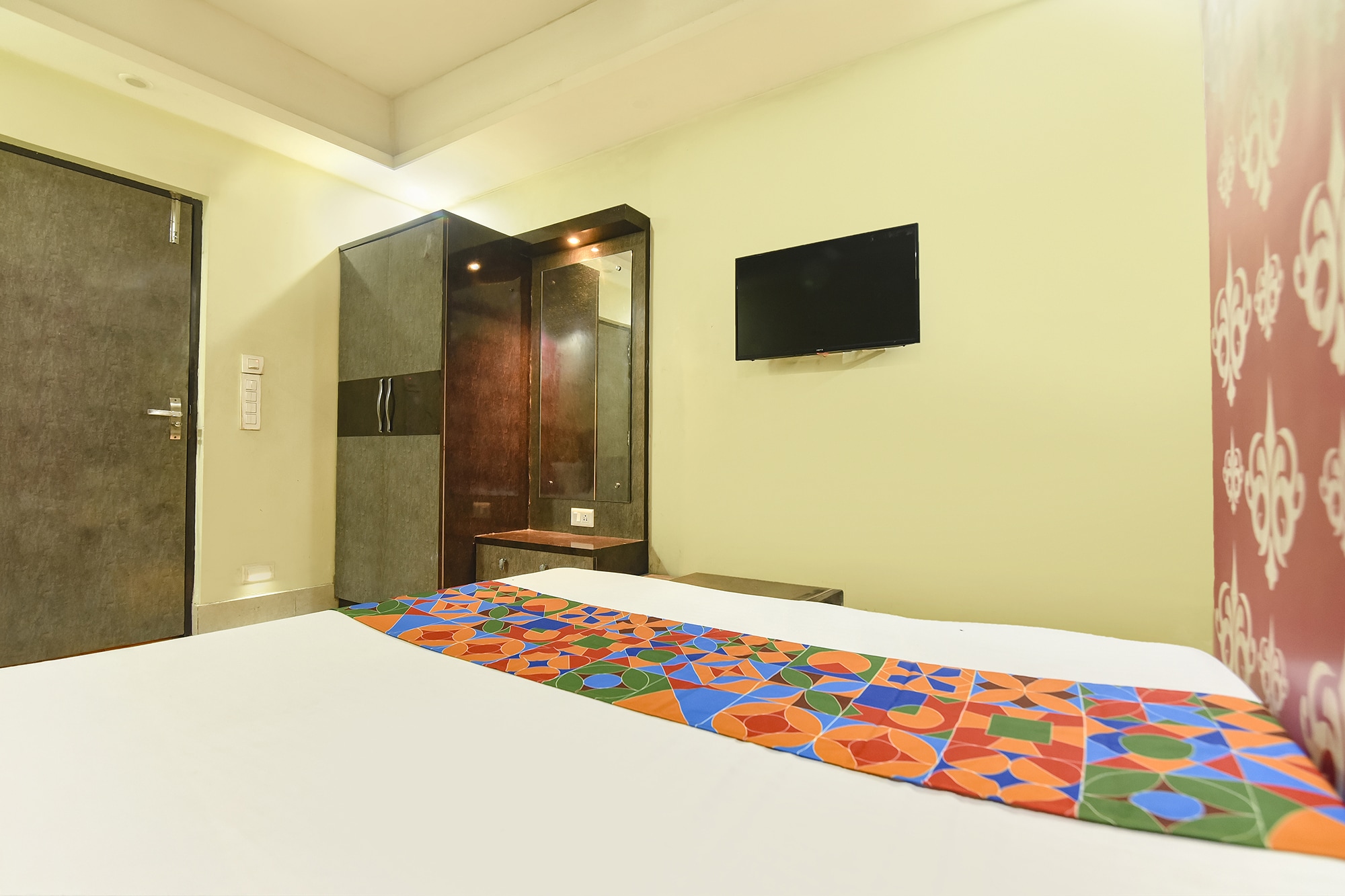 FabHotel Deep - Tap to explore photos