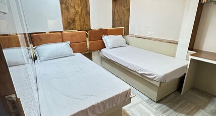 Ratan House Room Type - 3 BHK