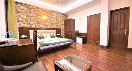 Hotel Tavisha Villa Golf Course Road Room Type - Premium Room with Balcony and City View Hotel Tavisha Villa Golf Course Road Room Type - Premium Room with Balcony and City View