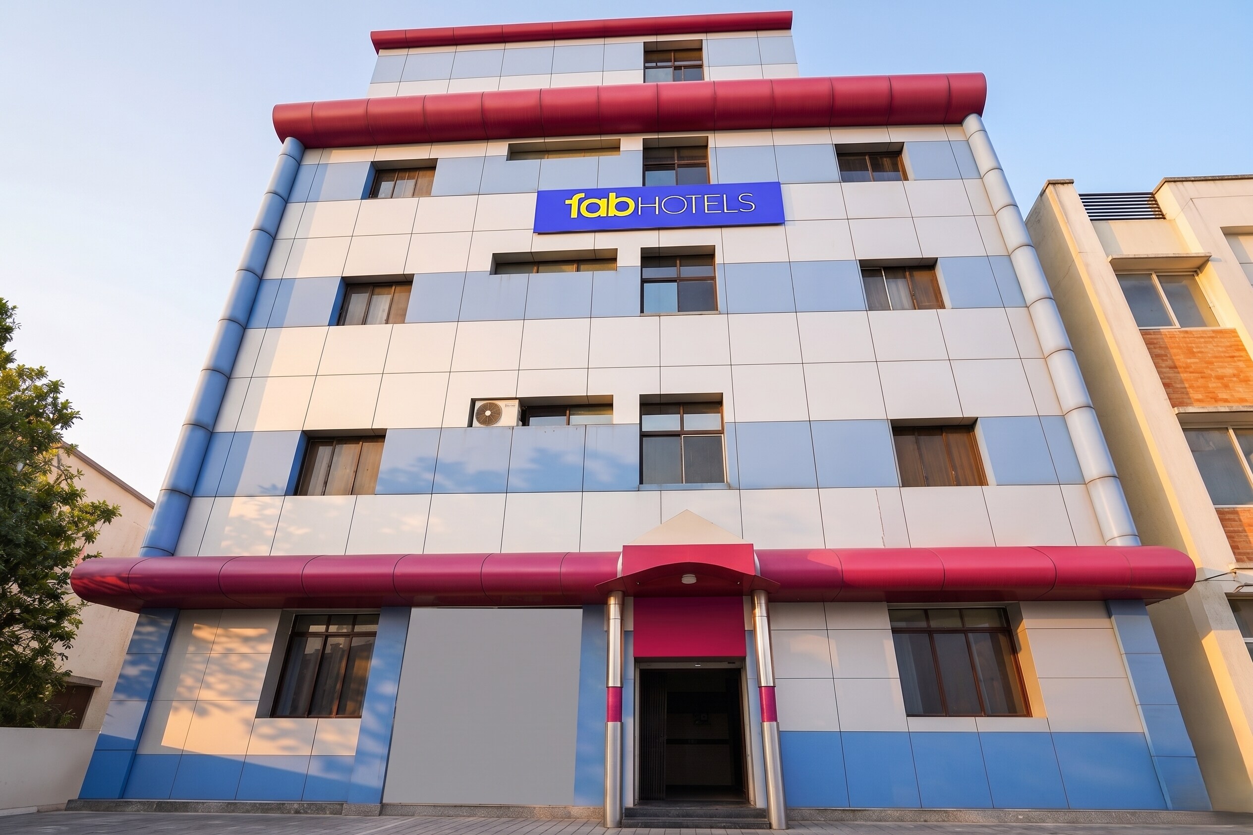 FabHotel Le Royal Inn - Nr Madras Medical Mission Hospital - Tap to explore photos