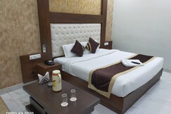 Hotel Aviral Palace