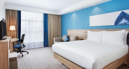 HAMPTON BY HILTON GLASGOW CENTRAL Room Type - QUEEN ACCESSIBLE ROOM NS