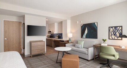 Staybridge Suites ROCHESTER  Room Type - 1 King Bed Studio Suite Mobil Access Tub