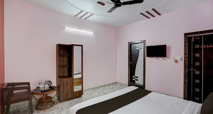 Super OYO Collection O Gorakhpur Mandir Formerly Pavitra Palace Room Type - Classic Super OYO Collection O Gorakhpur Mandir Formerly Pavitra Palace Room Type - Classic