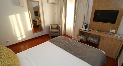 Best Western Hotel Dom Bernardo Room Type - 1 Double Bed, Non-Smoking, Standard Room, Air-Conditioned, Wi-Fi