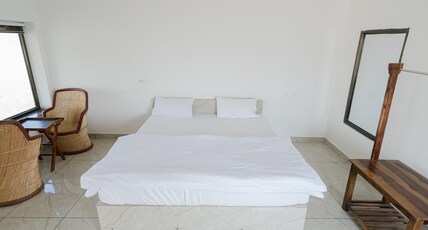 Golden Sands Desert camp,Raisar,Bikaner Room Type - Luxury AC Cottage
