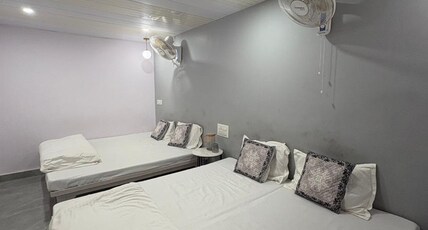 Meenakshi Paying Guest House Room Type - Four Deluxe Bed Room With Common Washroom