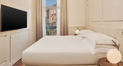 The Britannique Hotel Naples, Curio Collection By Hilton Room Type - KING GUEST ROOM