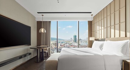 Hilton Changshu Room Type - KING TWO BEDRM EXEC DLX RM