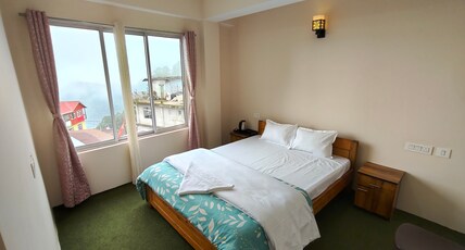 Hotel Greenwood Room Type - Deluxe Room with Mountain View