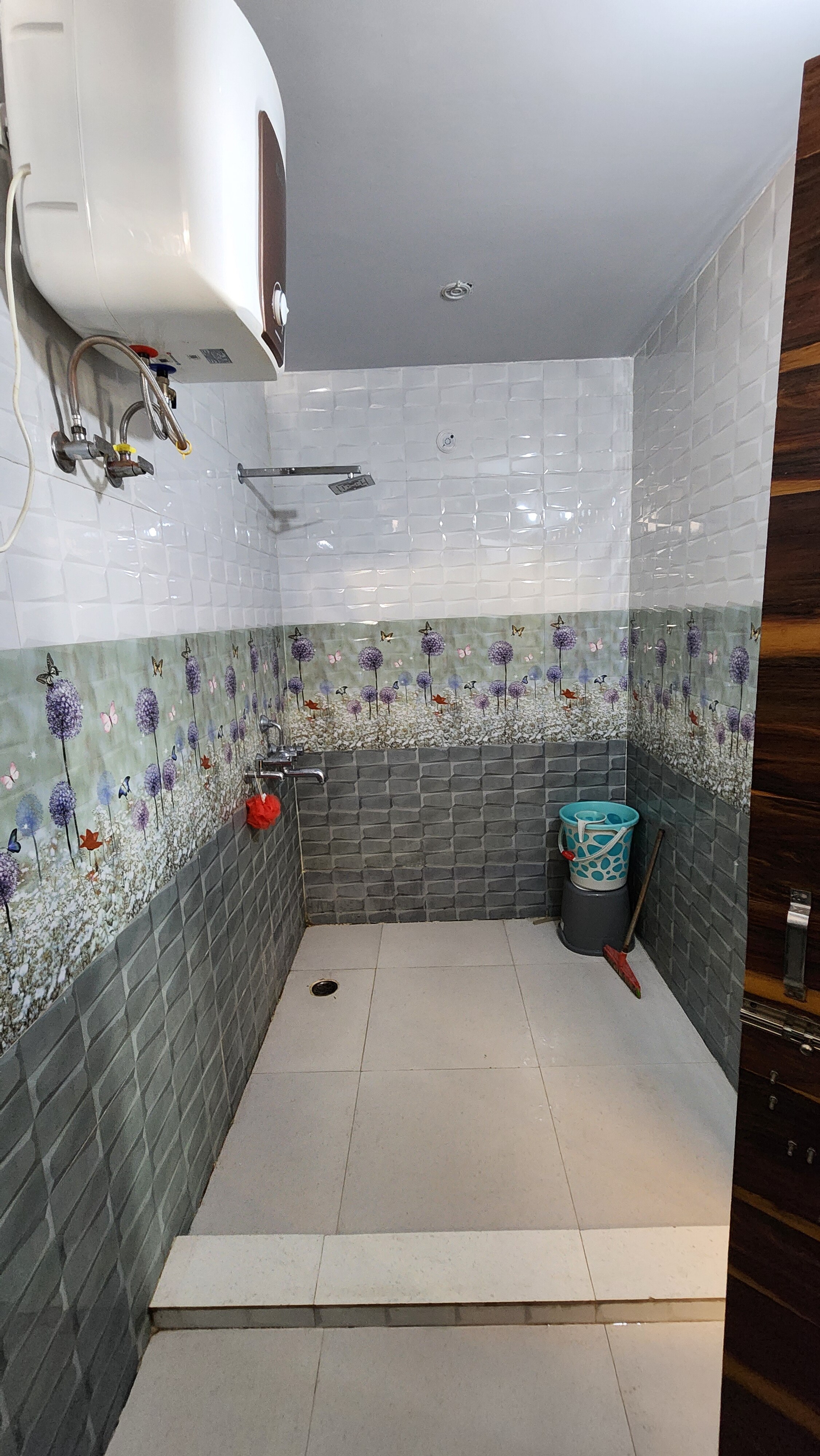The Elegant StoneHouse near India Expo Mart - Tap to explore photos