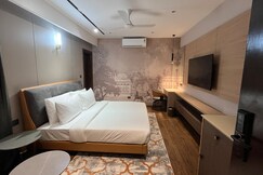 Saltstayz Premier - Sector 15 Noida