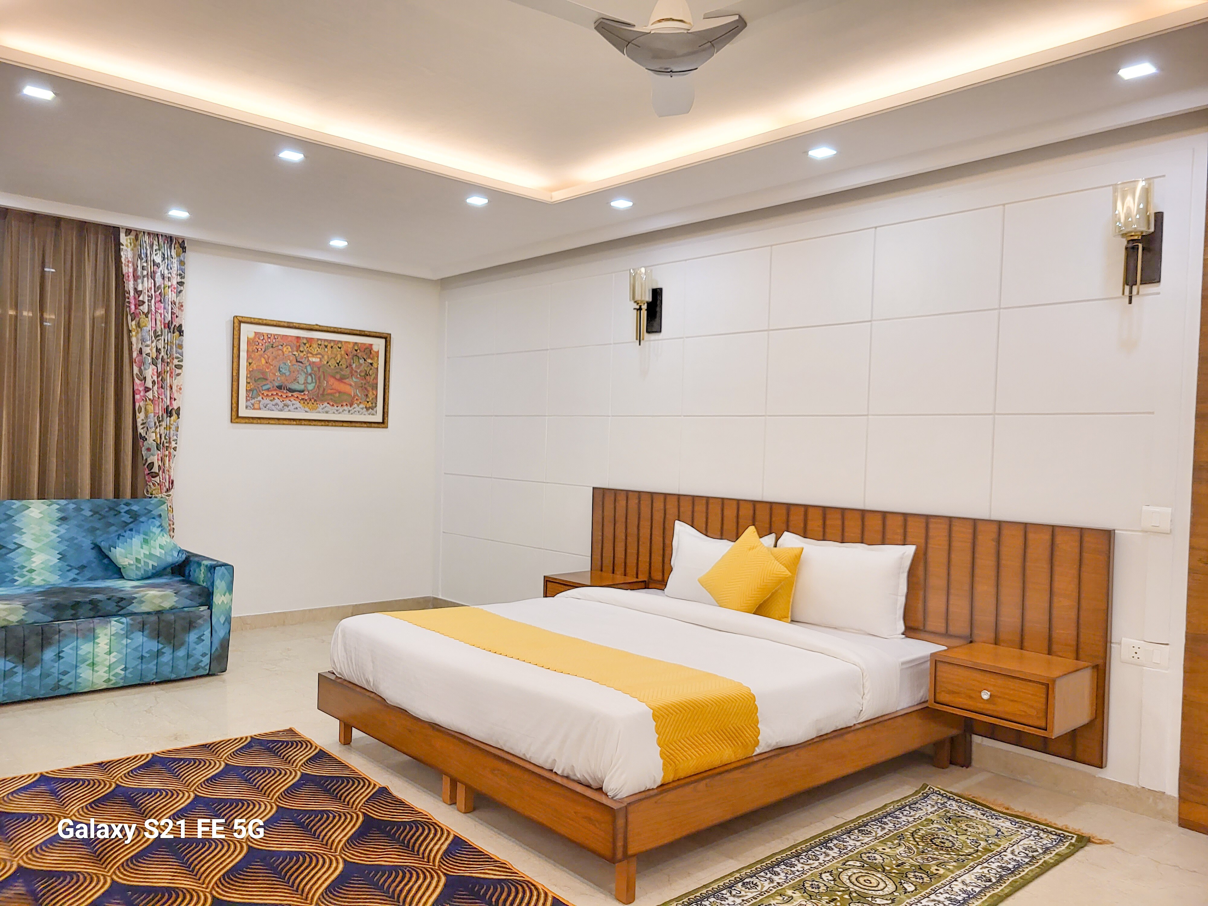 VacationBuddy Pratishtha 4BHK Luxurious DLF Phase 1 Gurgaon - Tap to explore photos