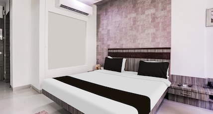 Super Townhouse Kranti Square Aurangabad Room Type - Deluxe (3X) Super Townhouse Kranti Square Aurangabad Room Type - Deluxe (3X)