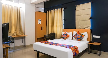 FabHotel Aura Homes - Nr. Khandoba Mandir Room Type - Deluxe Room