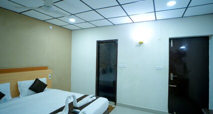 RAAJNEST Service Apartments Room Type - Double Room