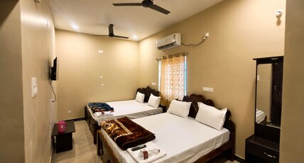 KATHIRESAN RESIDENCY Room Type - Four Bed Ac Room KATHIRESAN RESIDENCY Room Type - Four Bed Ac Room