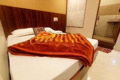 Hotel Star Light, 500 mtr from nakki Lake