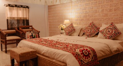 Star Desert Camp Room Type - AC Maharaja Tent