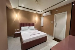 Seven Sky Inn