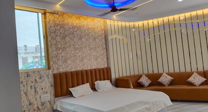 Shree Ram Ashram / Waking Distance To Ram Mandir Room Type - Super Deluxe Room (VIP ROOM)