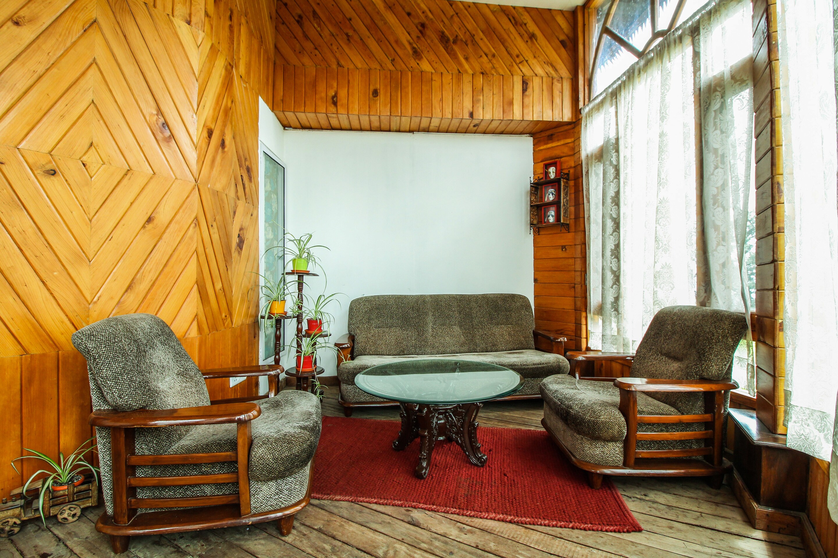 Dhaulpur Lodge - Queen Room - Tap to explore photos