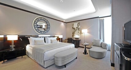 Crowne Plaza BURSA Room Type - 1 King Premium Corner Room