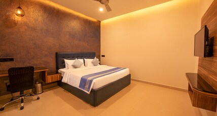 Home Town Galleria Manipal Room Type - Deluxe Suite Room