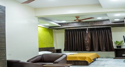 HOTEL VISHWAVEER INN Room Type - Deluxe AC King Bed