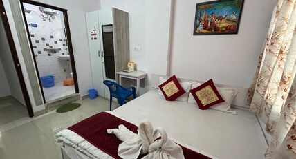 Ashish Guest House Udaipole Room Type - AC Deluxe Double Bed Attached