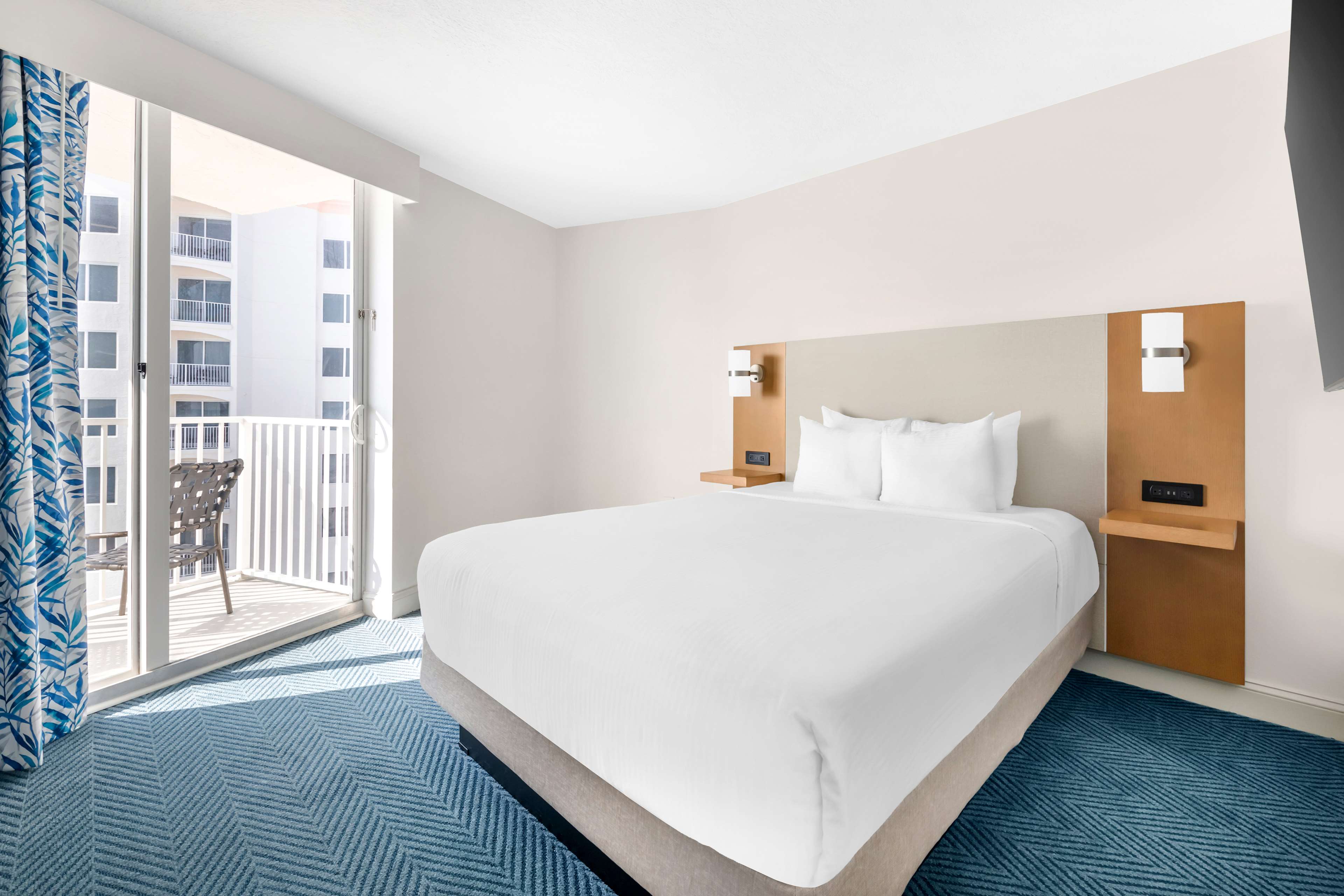 Hilton Vacation Club The Cove on Ormond Beach - Tap to explore photos