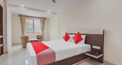 Royalwood Deluxe Room Type - Deluxe Room