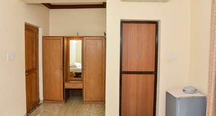 Henry's Place. Room Type - Family room with kitchen Henry's Place. Room Type - Family room with kitchen